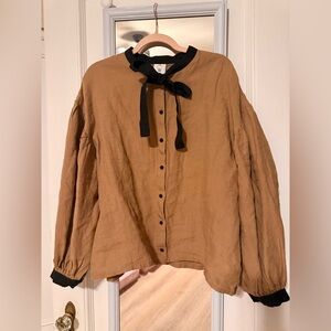 Son de Flor Tan Blouse black bow Clementine – Linen Shirt with Bow-Tie Collar